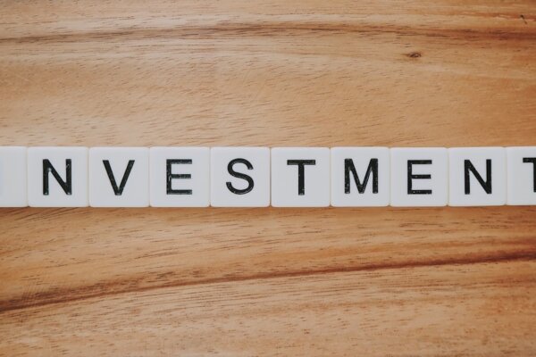 Tech Titans’ Q2 Earnings: The AI Investment vs. Profit Realization Balancing Act for Investors
