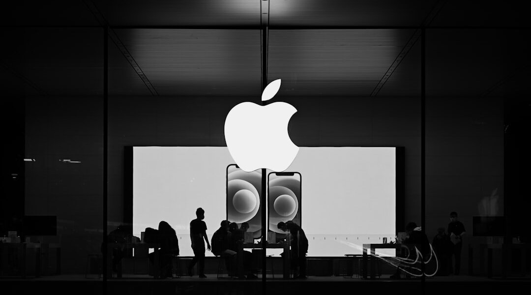 Apple’s Strategic AI Offensive: Poaching Top Talent from OpenAI and Google DeepMind Ignites Internal Innovation