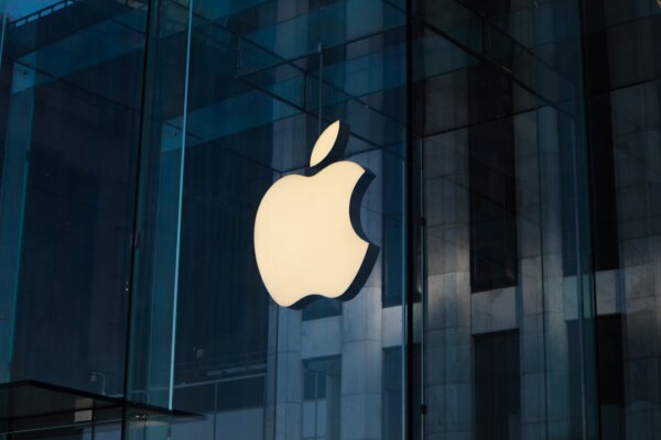 Tech Tremors: Apple Shares PLUNGE After Surprise AI Acquisition Report – What Wall Street Isn’t Telling You!