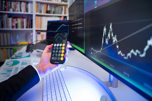 Beyond the Hype: Decoding Sustainable Growth Signals in Fortune 500 Tech and AI Stocks