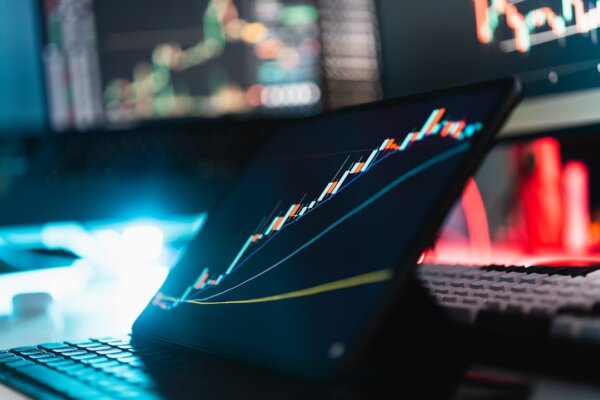 AI Apex Predator: NVIDIA’s Earnings Stunner – Is a Market Correction Looming or a New Bull Run?