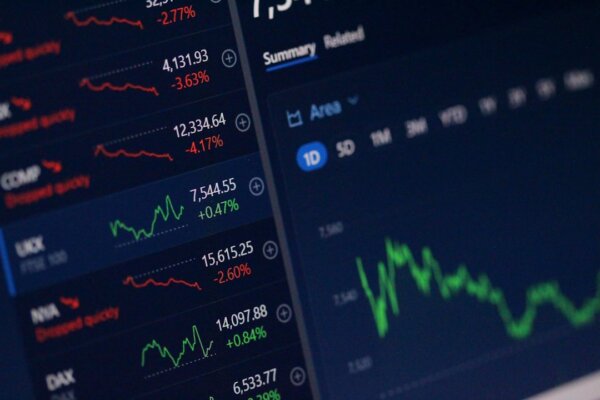 Market Mayhem: Quantum Dynamics’ Stock Nosedives After Unexpected Q2 Forecast – What Went Wrong?