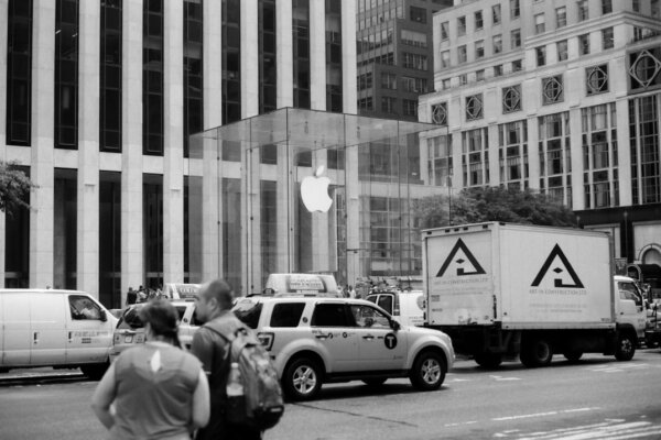 Apple’s AI Brain Drain: Key Visionary Jumps Ship, Sparking Fears for Project Titan’s Future