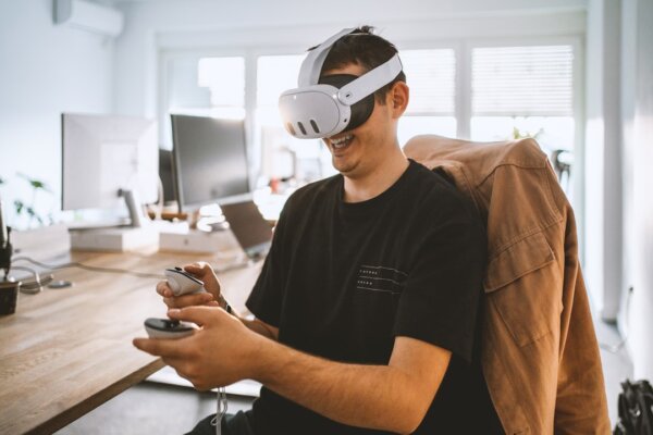 Metaverse Mirage? Meta Stock Plummets 12% Amid Billions in Reality Labs Losses
