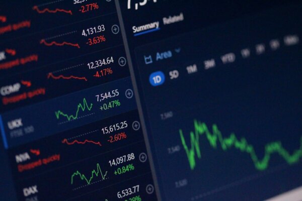 Fortune 500 Tech Tremors: Apple, Amazon, Meta Earnings Send Shockwaves Through Wall Street – What It Means For Your Investments